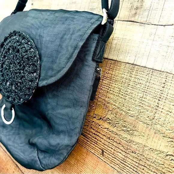 Smateria Companion Crossbody Eco Friendly Bag - Picture 7 of 12